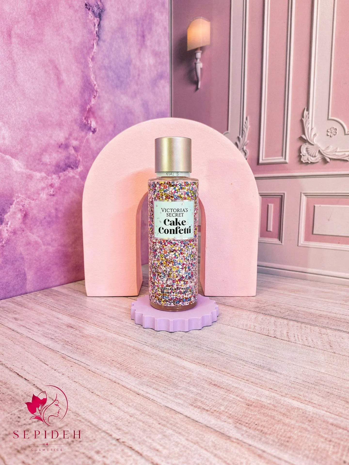 IMG_20260815_232420_154 بادی اسپلش ویکتوریا سکرت رایحه Cake Confetti حجم 250 میل - تصویر 1